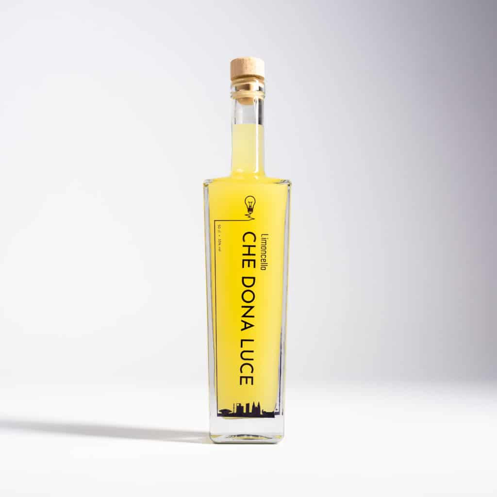 Fles limoncello van CheDonaLuce