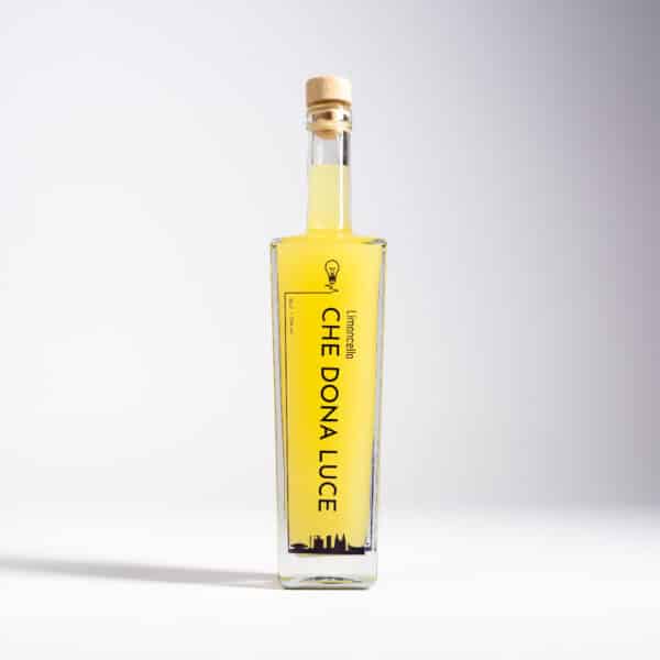Fles limoncello van CheDonaLuce